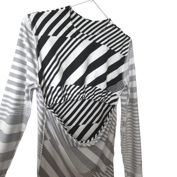 Handmade top with cut-out - Picture 2 of 2